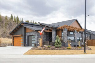 6B Riviera Way in Cochrane, AB - Building Photo