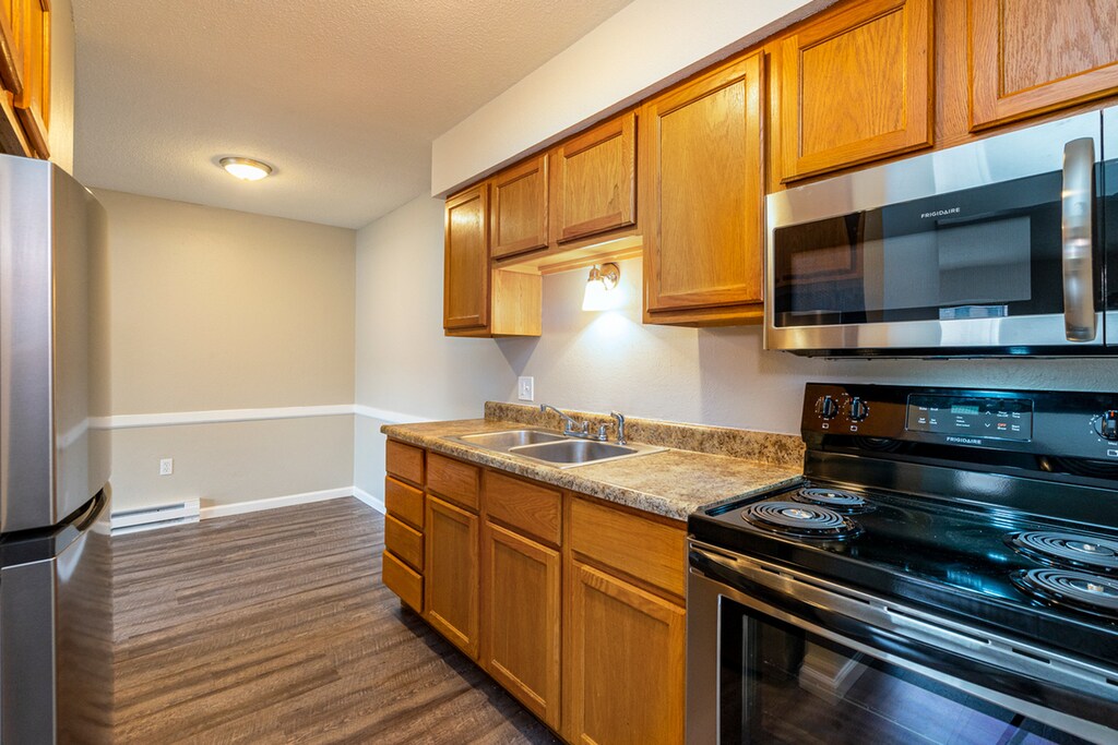 Piccadilly East Apartments in Oregon, OH