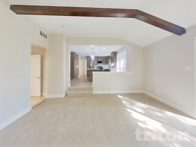 586 Saratoga Rd in King of Prussia, PA - Foto de edificio - Building Photo