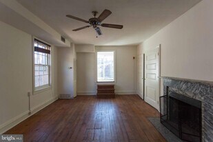 916 Spruce St in Philadelphia, PA - Building Photo