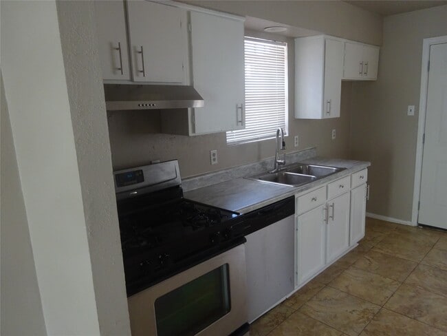 property at 5130 Wickview Ln