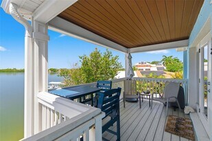 4805 Cobia Dr SE in St. Petersburg, FL - Building Photo
