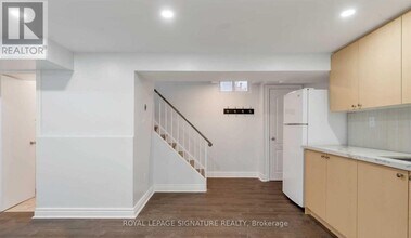 1192 Oxford St in Oshawa, ON - Building Photo - Building Photo