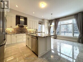 18 Yuan Dr in Richmond Hill, ON - Building Photo - Building Photo