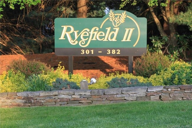 70 Old Town Rd, Unit 328 in Vernon, CT - Building Photo - Building Photo