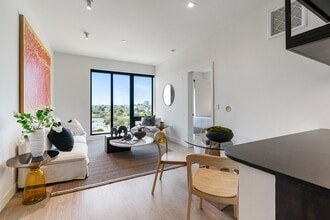 Arya in Los Angeles, CA - Foto de edificio - Building Photo