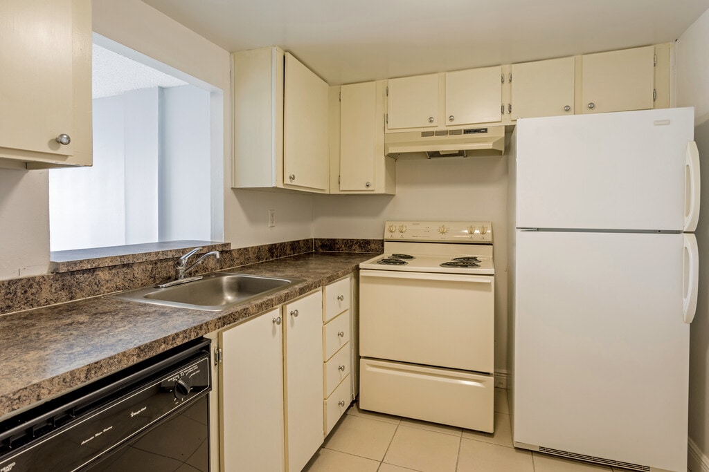 Boardwalk at Inverrary Apartments in Sunrise, FL