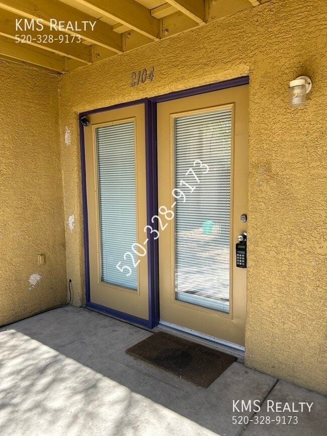 property at 5126 E Bellevue St