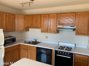 706 S 11th St in Philadelphia, PA - Building Photo - Building Photo
