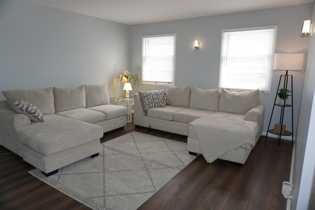 4042 Charleston Rd, Unit 2W
