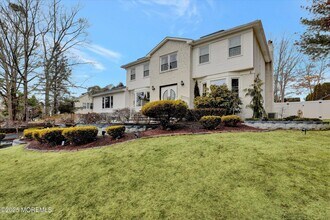 23 Country Oaks Dr in Englishtown, NJ - Building Photo - Building Photo