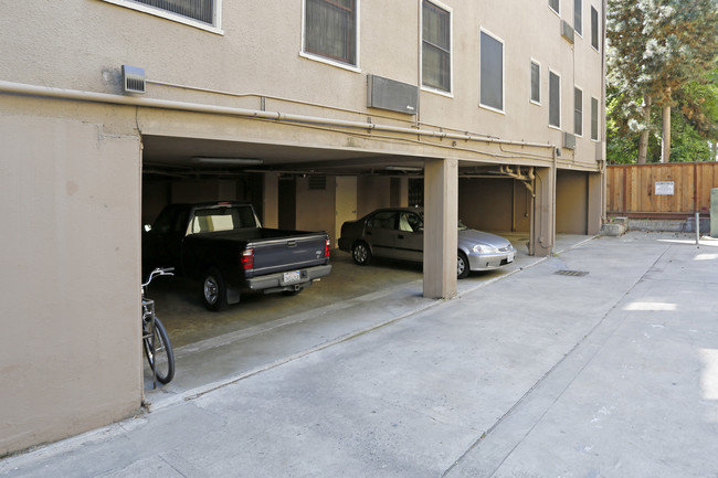 Auslander Apartments in Sacramento, CA - Building Photo - Building Photo