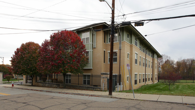 Silver Lake Commons in Pittsburgh, PA - Foto de edificio - Building Photo