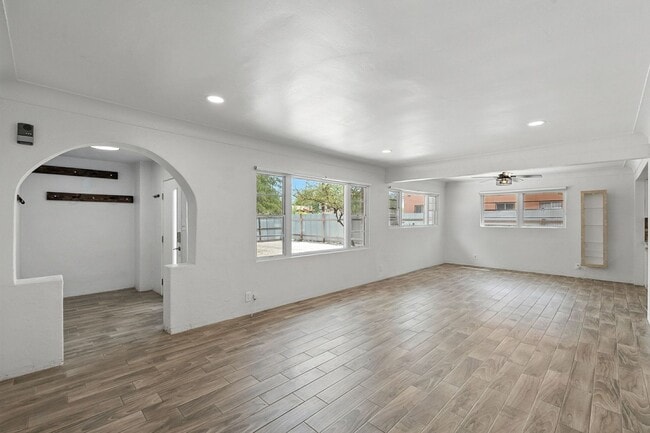 property at 1520 E 10th St