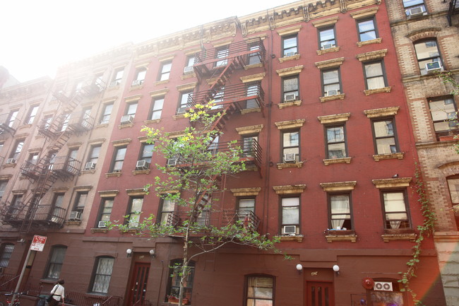 422-424 W 56th St in New York, NY - Building Photo - Building Photo