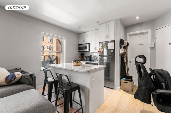 116 Perry St in New York, NY - Building Photo - Building Photo