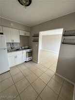2452 Stella St in Ft. Myers, FL - Building Photo