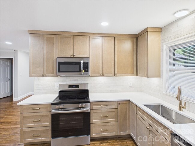 4012 Belshire Ln in Charlotte, NC - Building Photo - Building Photo