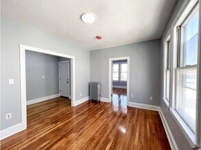 21 Whipple Ave-Unit -2L in Boston, MA - Foto de edificio - Building Photo