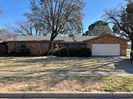 3715 45th St in Lubbock, TX - Building Photo