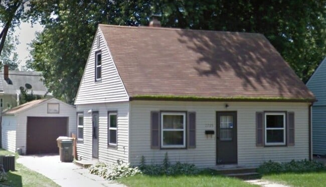 property at 2725 Myrtle St