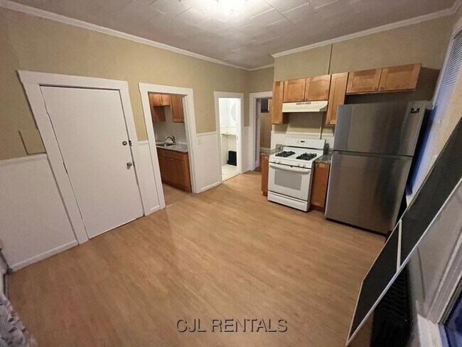 202 E Eagle St in Boston, MA - Building Photo - Building Photo