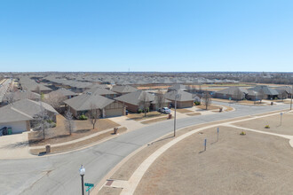 908 Aspen Creek Ter in Yukon, OK - Foto de edificio - Building Photo