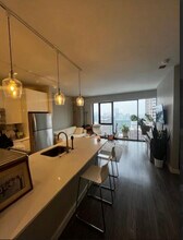 833 N Clark St in Chicago, IL - Foto de edificio - Building Photo