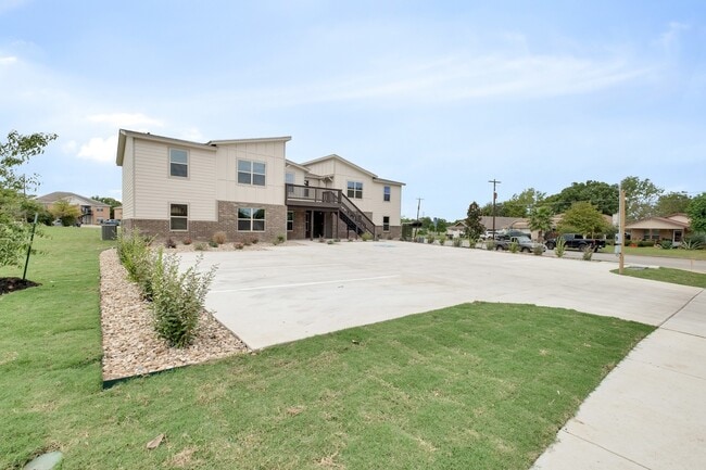 property at 2200 Creekside Ln