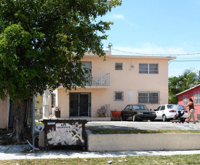 1428 SW 3rd St in Miami, FL - Foto de edificio - Building Photo