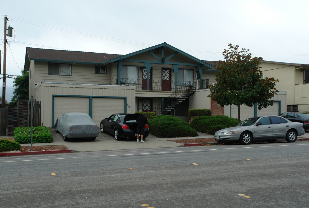 7424 Rainbow Dr in Cupertino, CA - Foto de edificio