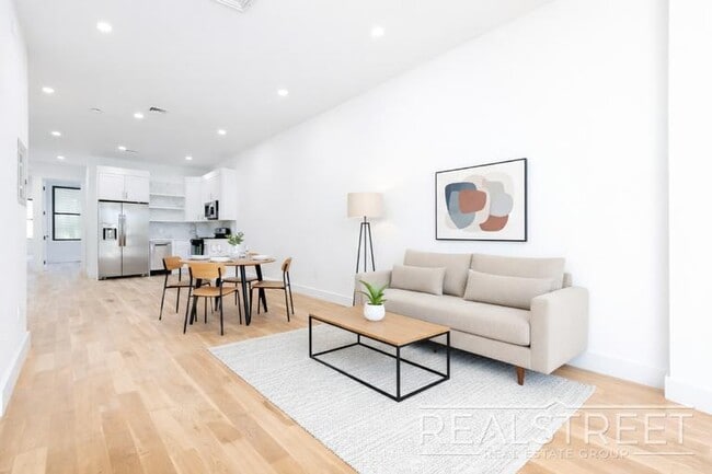 Brand New Large 3 Bed 2 Bath in Bushwick Townhouse!