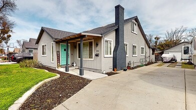 204 N Santa Ana Ave in Modesto, CA - Building Photo - Building Photo
