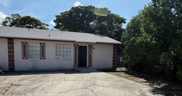 property at 12033 Alafaya Woods Ct