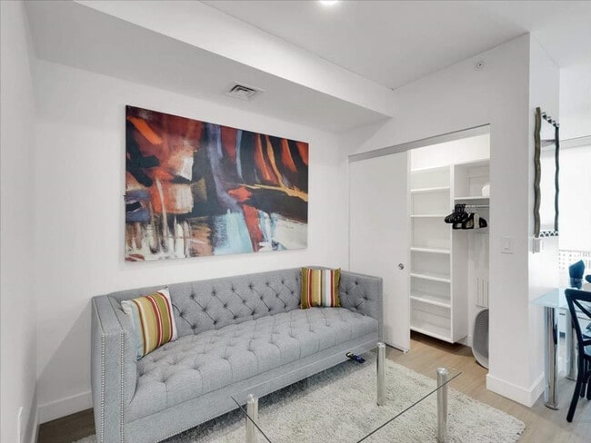 property at 817 N 6th St