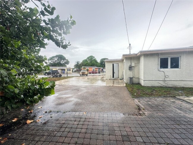 2348 NW 15th St in Fort Lauderdale, FL - Building Photo - Building Photo