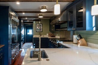 41 Washington St in Newport, RI - Building Photo - Building Photo