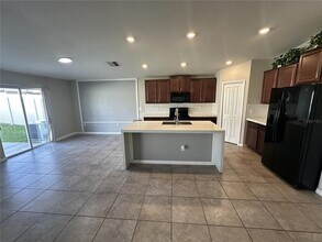 903 Zone Tailed Hawk Pl in Ruskin, FL - Building Photo - Building Photo