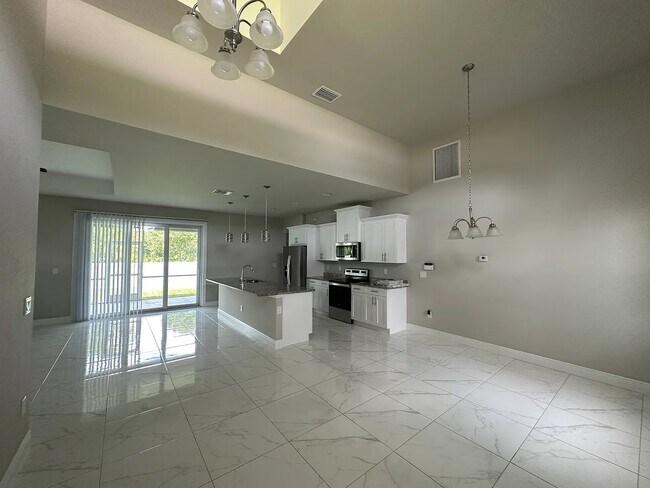 1405 Poinsettia Ave in Lehigh Acres, FL - Building Photo - Building Photo