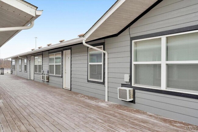 property at 119 N 1st St
