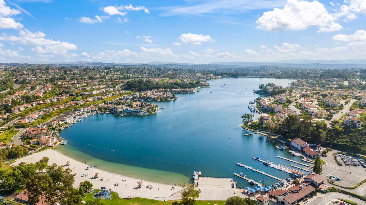 26212 La Real in Mission Viejo, CA - Building Photo
