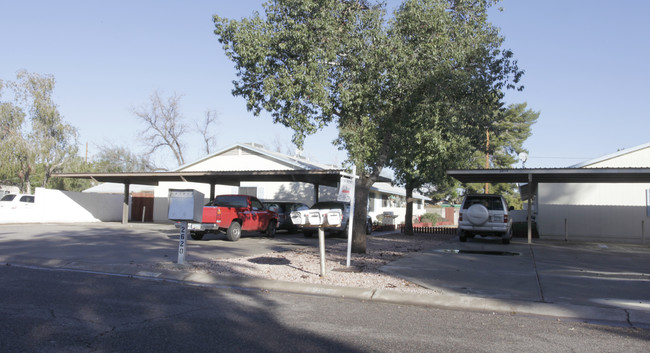 2620 W Belmont Ave in Phoenix, AZ - Building Photo - Building Photo