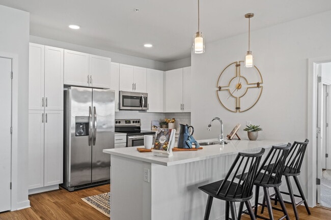 Elwood Apartment Homes in Shakopee, MN - Building Photo - Building Photo