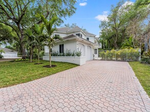 7226 SW 146th St Cir in Palmetto Bay, FL - Building Photo - Building Photo