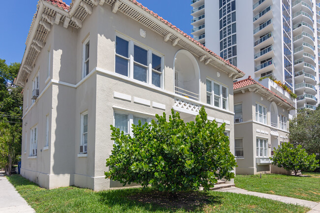 401-411 NE 22nd St in Miami, FL - Building Photo - Building Photo