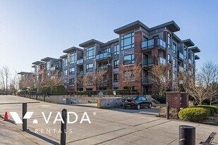 7058 14th Ave in Burnaby, BC - Building Photo