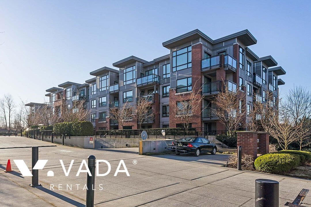 7058 14th Ave in Burnaby, BC - Building Photo