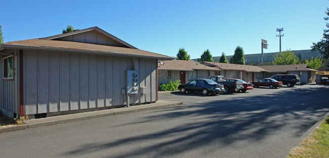 3466-3480 Hawthorne Ave NE in Salem, OR - Foto de edificio - Building Photo