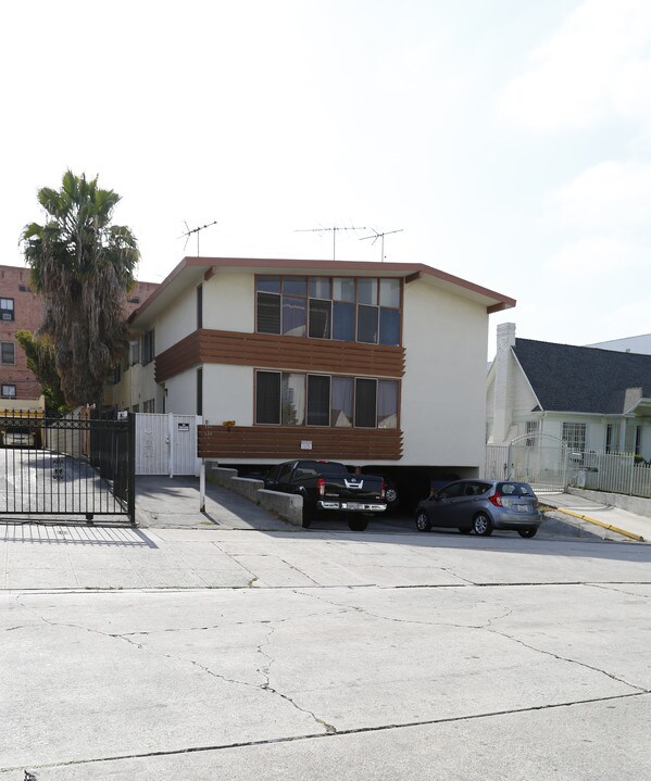 736 S Gramercy Dr in Los Angeles, CA - Building Photo