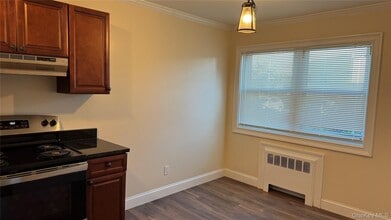 19 Barbara Ct in Sayville, NY - Building Photo - Building Photo